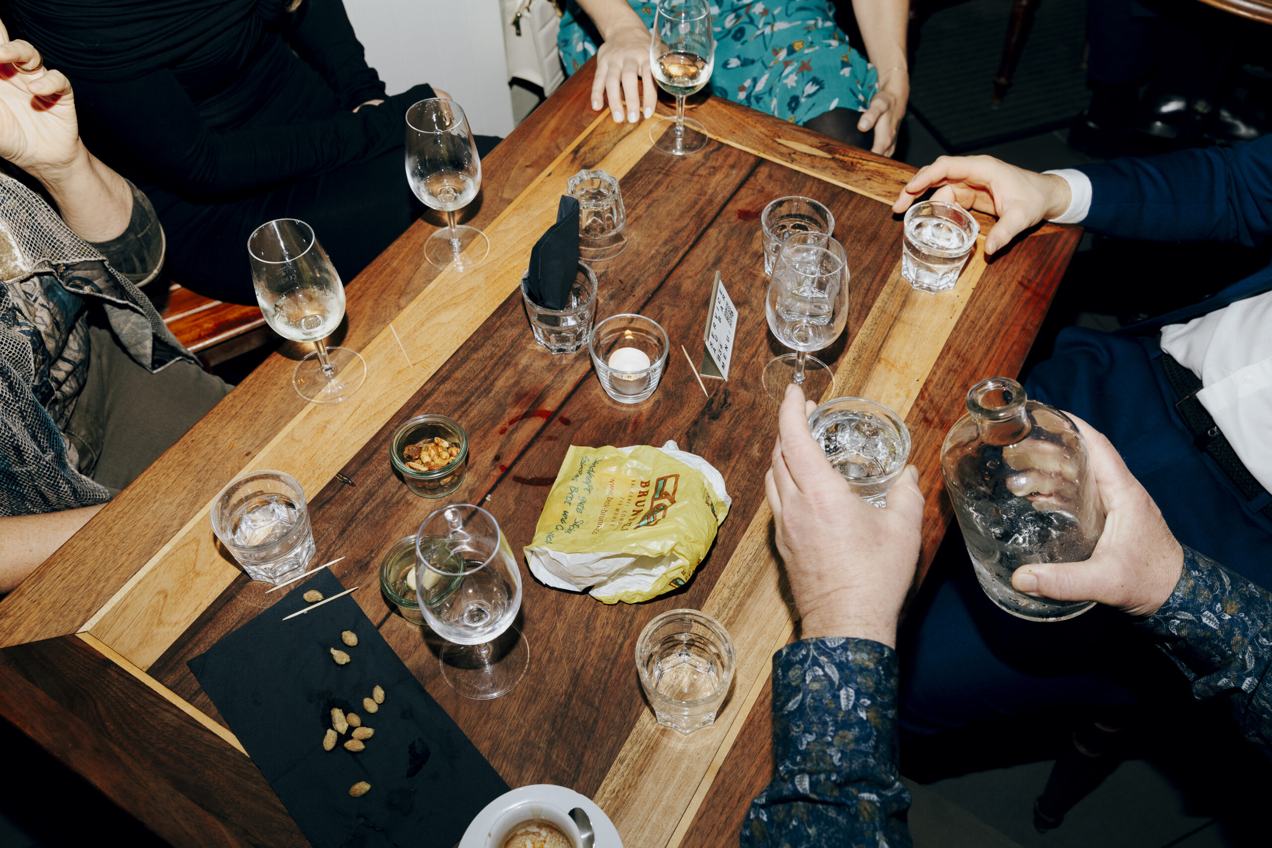 Tisch mit Drinks Apero bei ALPINEUM Luzern